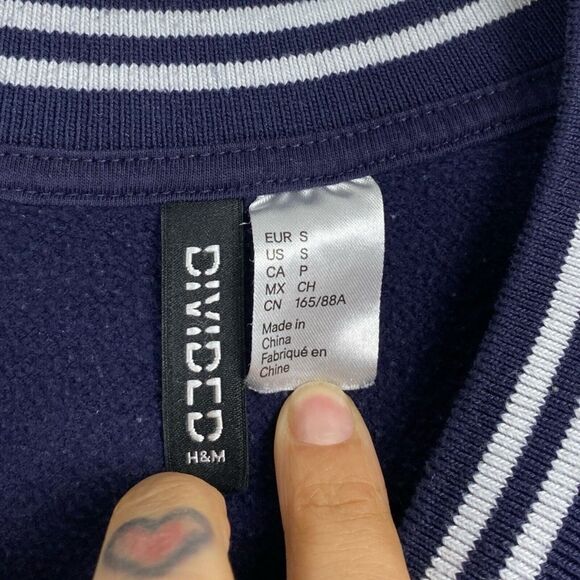 Divided by H&M Retro 90s Style Graphic Collegiate Oversized Sweatshirt S 519 - Picture 5 of 6